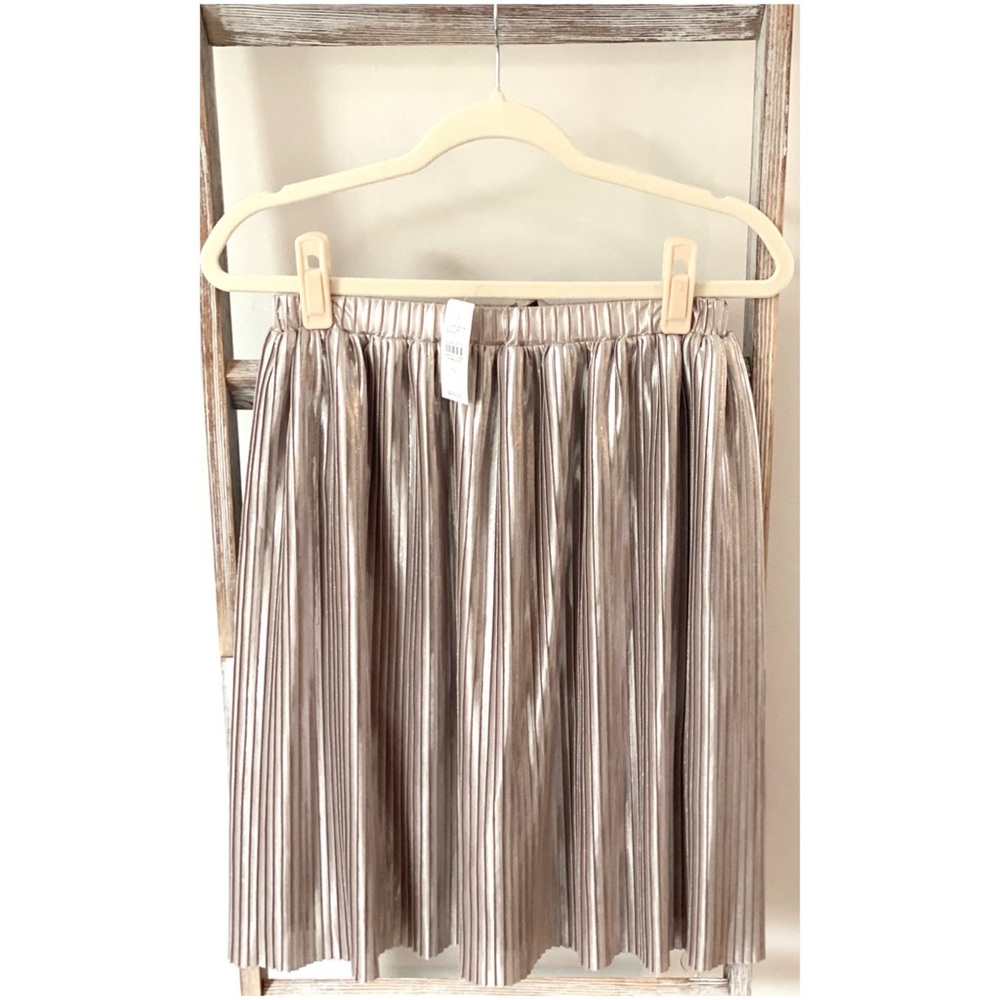 LOFT • Shimmer Pleated Skirt • Size XS - Picture 2 of 3